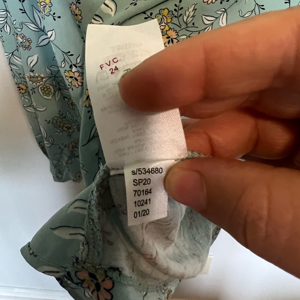 COPY - Loft aqua cloud floral balloon sleeves back key hole . Size Large - Picture 15 of 15